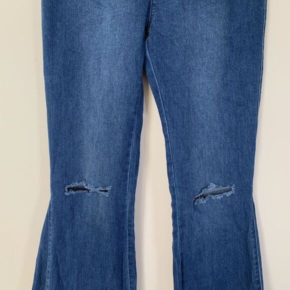Newbury Kustom Jeans Women’s Medium Blue Medium Wash Pull On Distressed - Picture 4 of 12